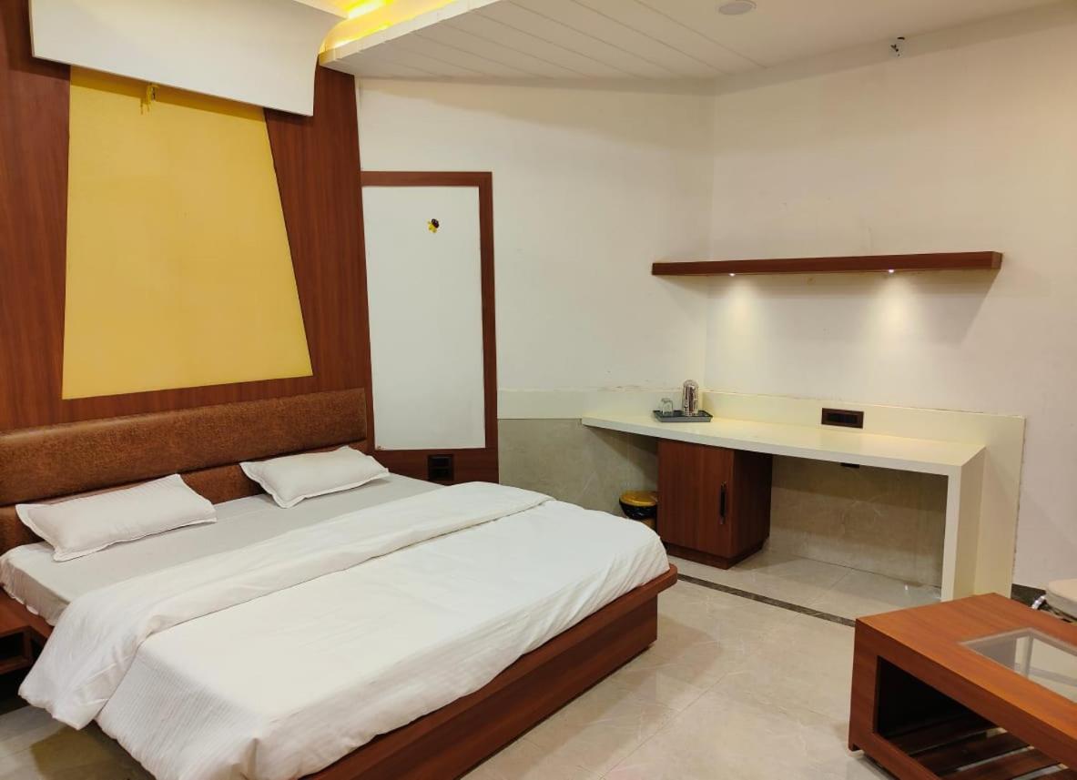 Krishnam Resort Jabalpur Buitenkant foto