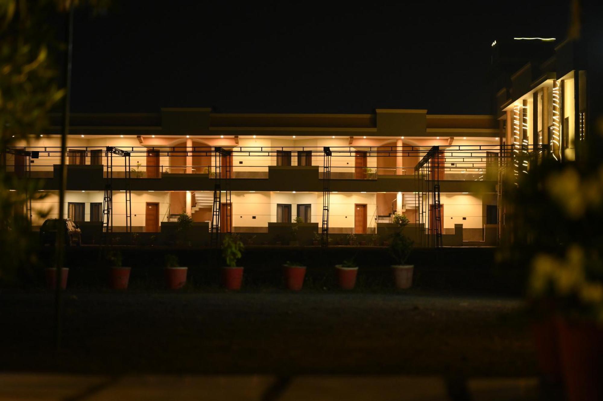 Krishnam Resort Jabalpur Buitenkant foto