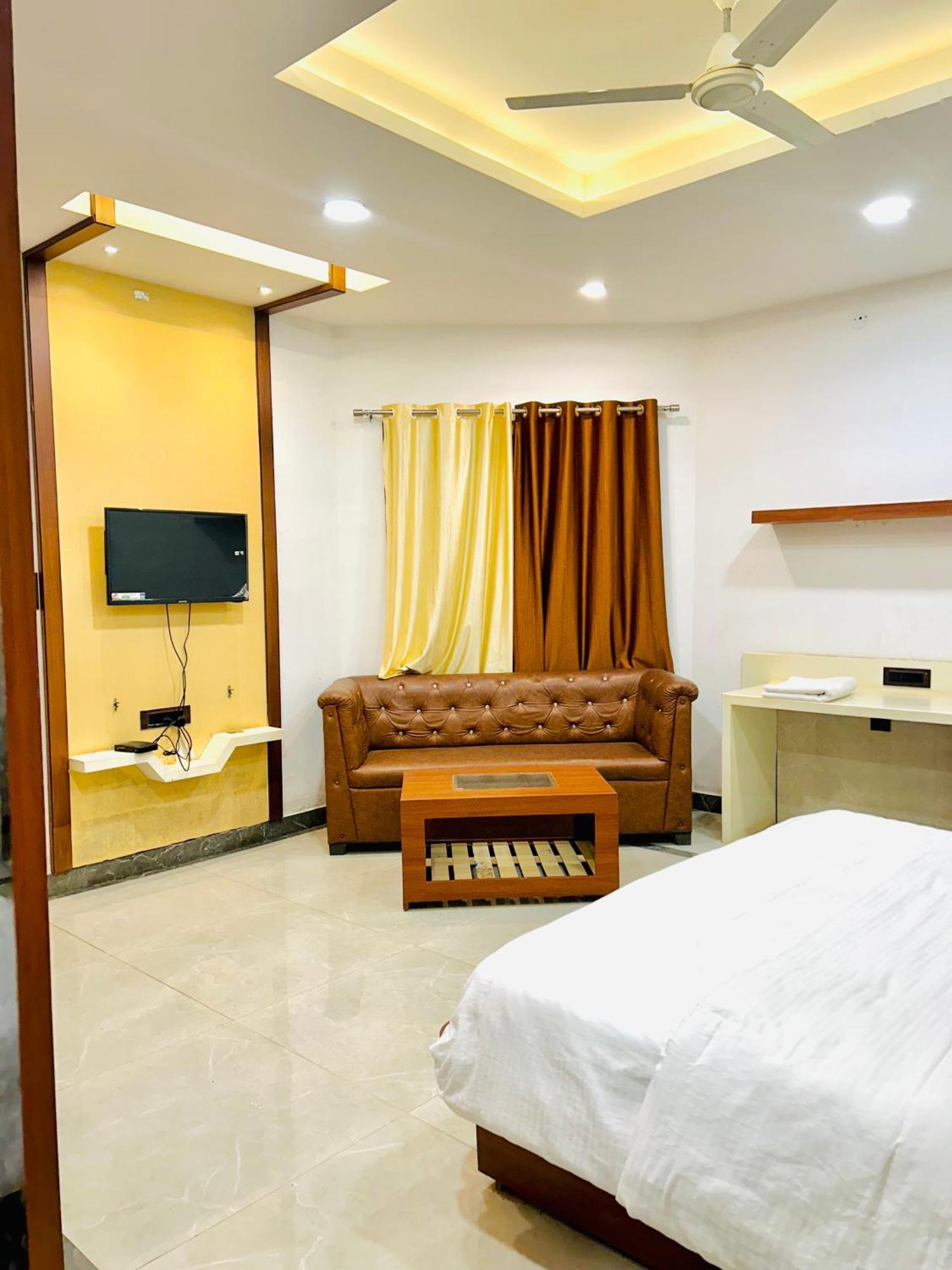 Krishnam Resort Jabalpur Buitenkant foto