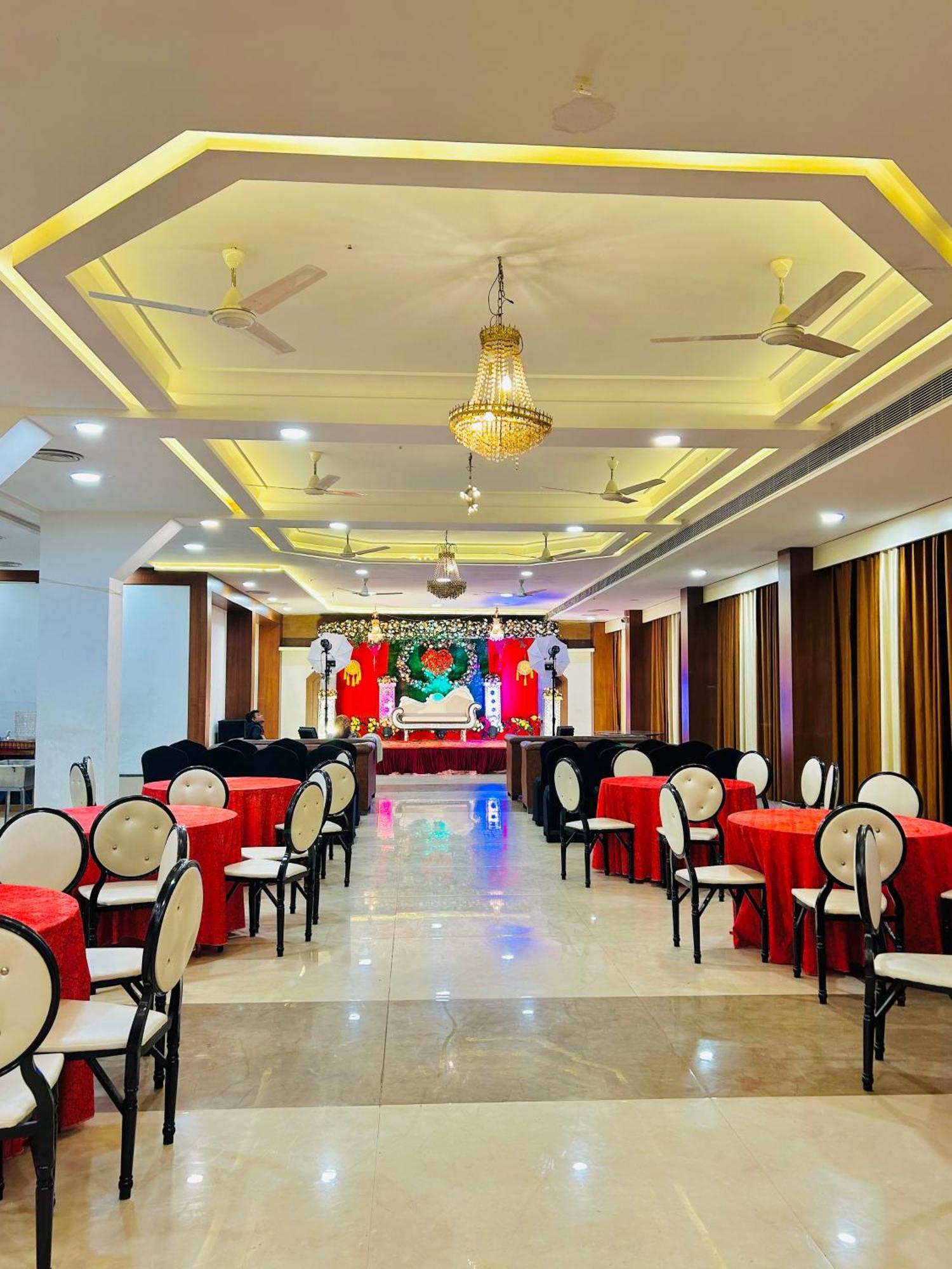 Krishnam Resort Jabalpur Buitenkant foto